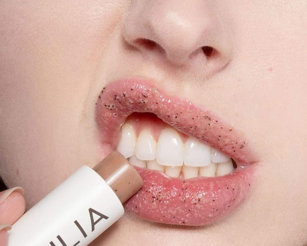 ILIA BALMY NIGHTS LIP EXFOLIATOR | LIPSCRUB